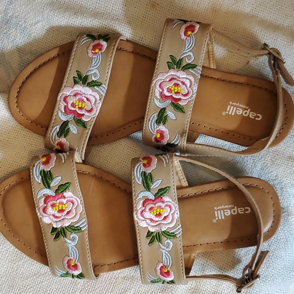 Capelli NY  Ladies sandals sz 6-7